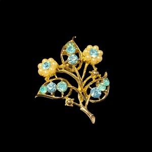 Vintage Pin Pearl and Blue Stones in Gold Color Setting